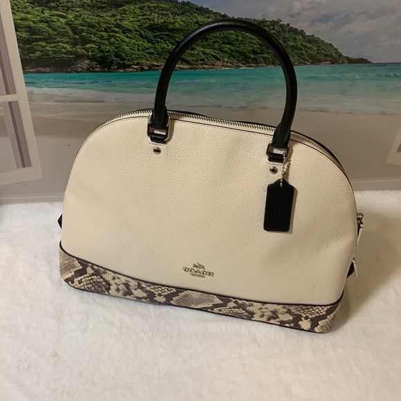 Coach Handbags - Adorable two toned Coach bag